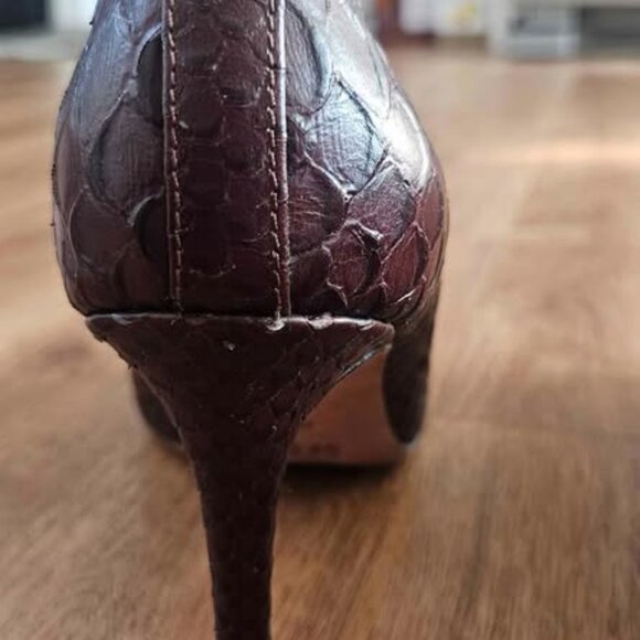 COACH CROCODILE CHESTNUT PUMP HEELS - Picture 5 of 6